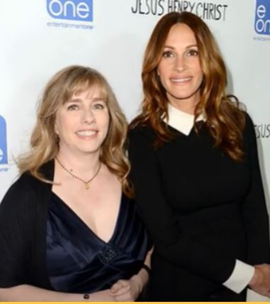Walter Grady Roberts's daughters Lisa and Julia Roberts